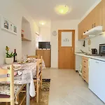 Hrast Apartment *