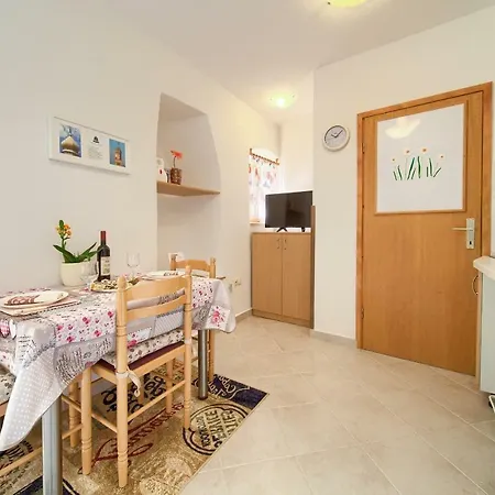 Apartment Hrast