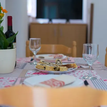 Apartment Hrast *