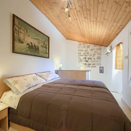 Apartment Hrast