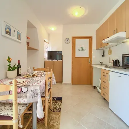 Hrast Apartment *