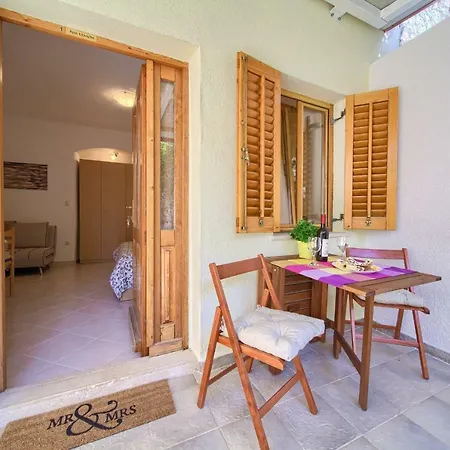 Hrast Apartman Krk Town